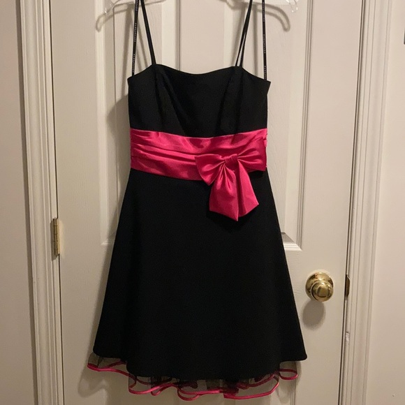 ⚫️ Masquerade Dress (Juniors size M) - Picture 1 of 10